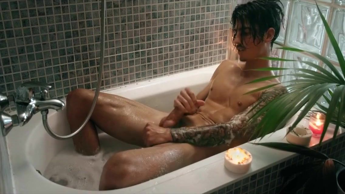 Free Porn Amateur Relaxing Bath Turns Into Powerful Orgasm & Cumshot Butt Plug