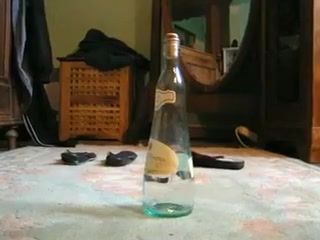 Maid bouteille dans le cul de la truie Nuru Massage