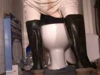 Concha nlboots - throne room, smokin', lengthy johns, rubber boots, urinate Jerking