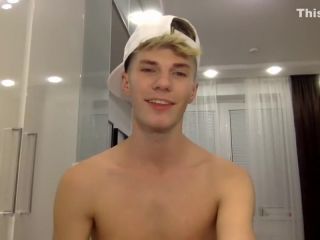 Arabe Sexy twink playing on webcam - more @ Gayboy.ca...