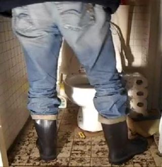 Hentai nlboots - toilet visit piss rubber boots jeans Wiizl