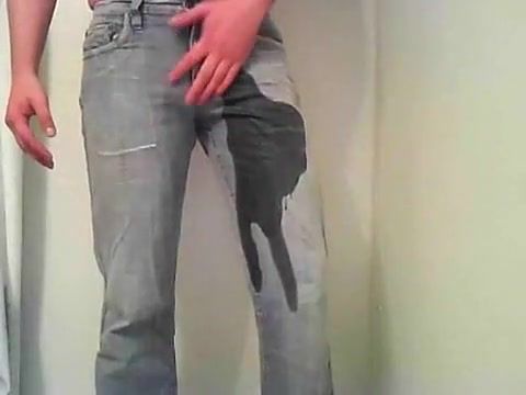 Cams Boy pissing his pants and jerking off Hunk