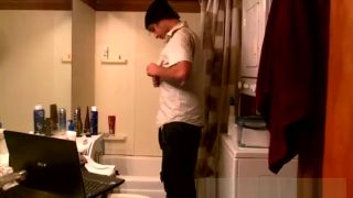 TubeStack Tristan Hollister wanking in shower Vietnam