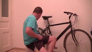 Porn Horny dude Tomm plays with his dick after bicycle checking Sexcam