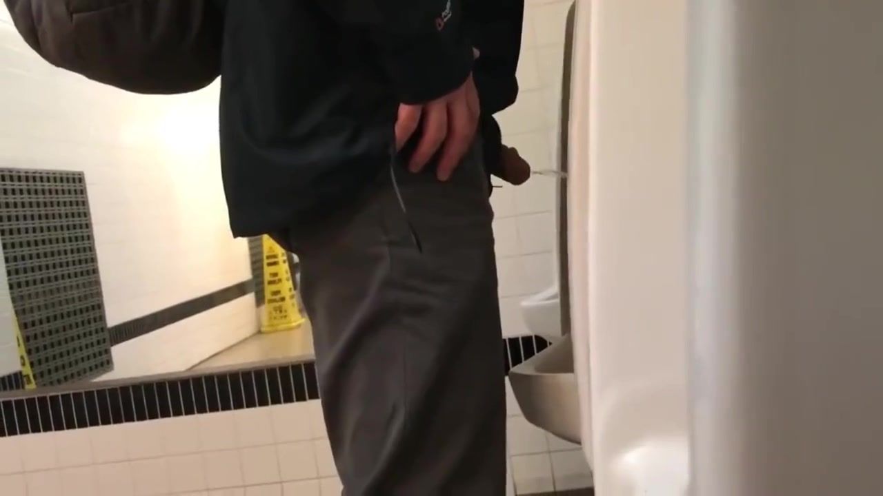 Casada Spying straight cock at the urinals Boo.by - 1