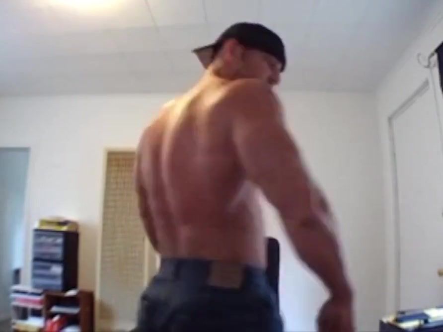 Livesex Muscle stud on cam Whipping - 1