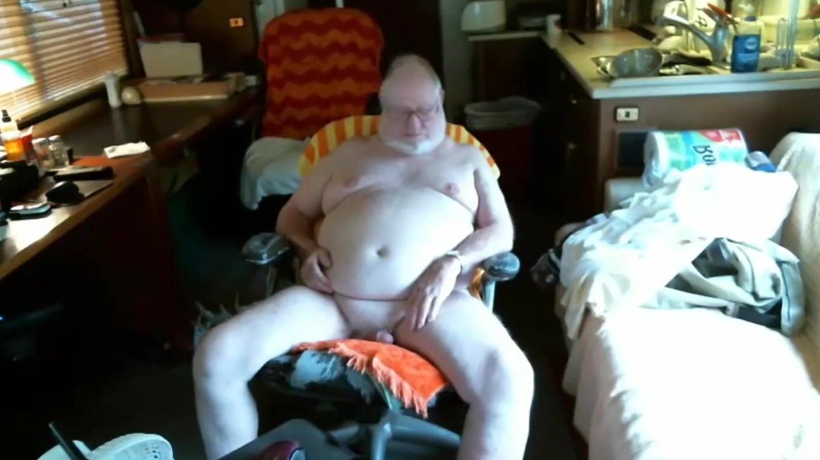 Video-One grandpa and daddy on webcam TXXX