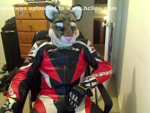 Style Sli paws off in motorcycle leathers Amateur Porn - 1