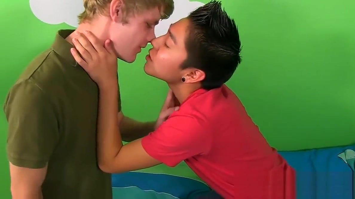 Creampies Jizzing over his twink lover like a tap Romance - 1