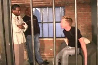 Butt Sex White guy gets fucked in the prison by blacks Puta
