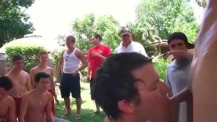 Boobies Amateur Frat Pledgers Sucking Cock to get In Banho