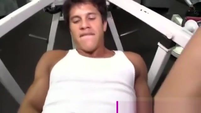 Goldenshower A public gay fucksome in the gym Uncut
