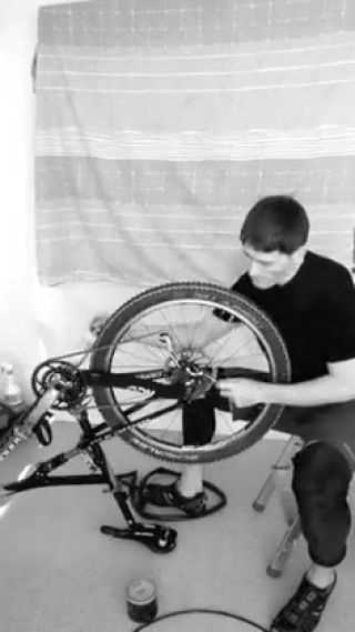 Cogiendo Domi bike maintenance Infiel