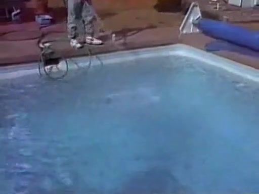 Girl Sucking Dick Solo by pool XDating - 1