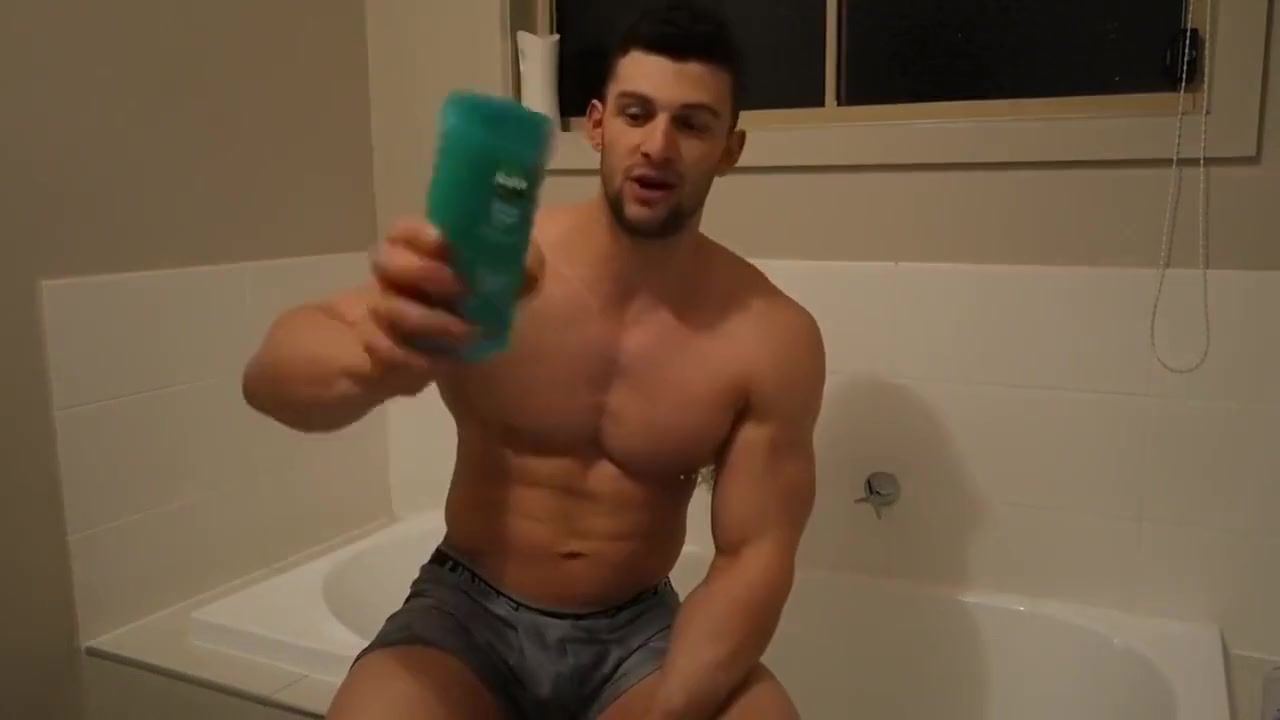 Bailando How to take a bath like a straight man Free Oral Sex