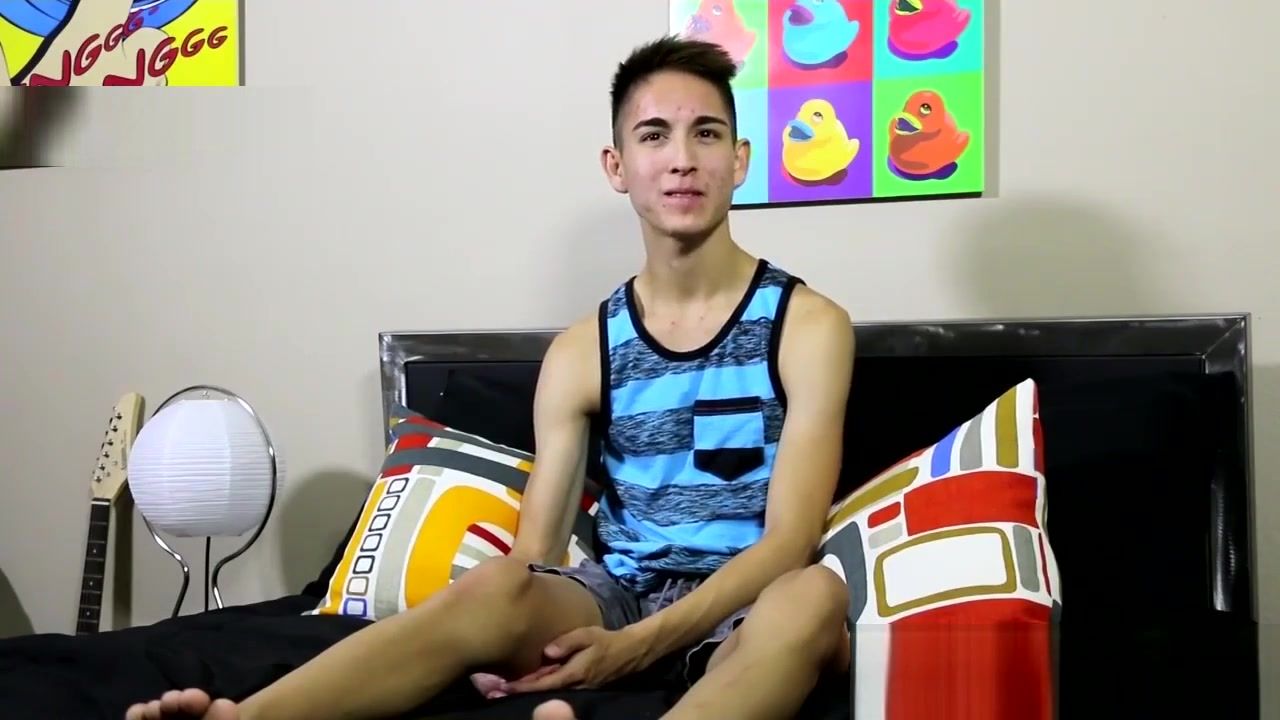 Free Blow Job Porn Interviewing sexy and cute twink Steven Peters while he faps Finger - 1