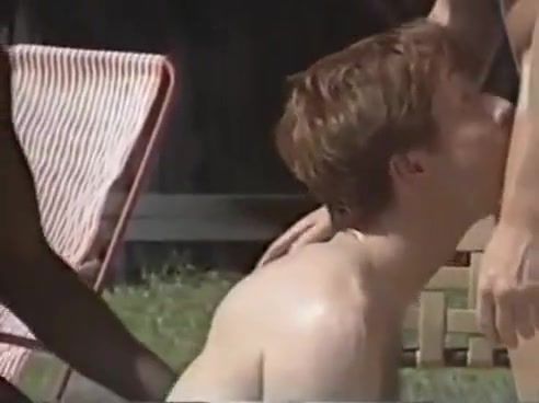 Blowjob gay threesome at poolside YouFuckTube