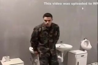 Amature Porn Militares jodiendo en los servicios del cuartel Caseiro