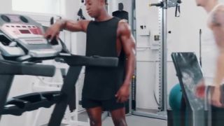 Sloppy Interracial gay sex in the gym Vecina